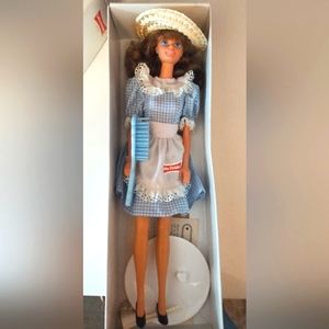 Collectors edition 1992 little Debbie barbie